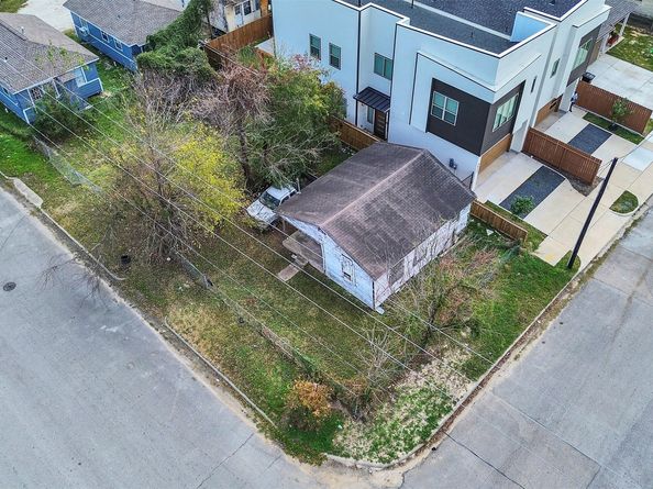 1502 Fairbanks Street, Houston TX 77009
