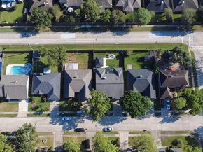 16039 Surrey Woods Drive, Friendswood TX 77546