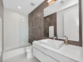 211 Stratford Street, Houston TX 77006