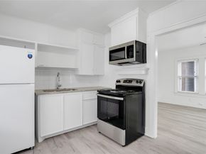 1135 W Clay Street, Houston TX 77019