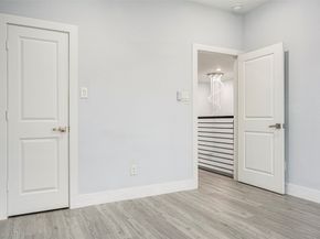 4934 Creekmont Drive, Houston TX 77091