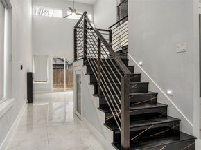 4934 Creekmont Drive, Houston TX 77091