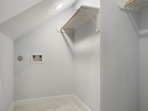 4934 Creekmont Drive, Houston TX 77091