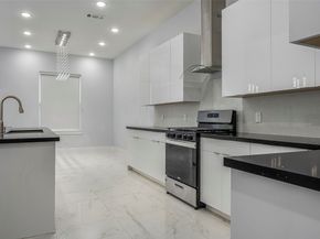 4934 Creekmont Drive, Houston TX 77091