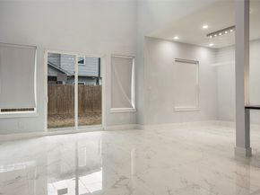 4934 Creekmont Drive, Houston TX 77091