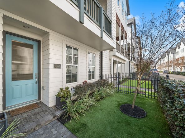 3307 Timbergrove Oaks Street, Houston TX 77008