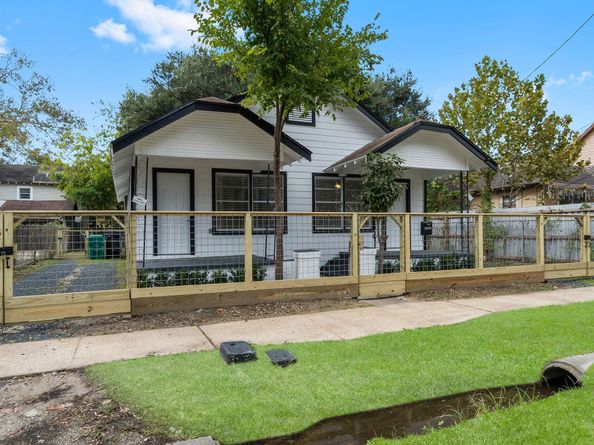 1615 Mckee Street, Houston TX 77009