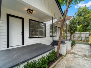 1615 Mckee Street, Houston TX 77009