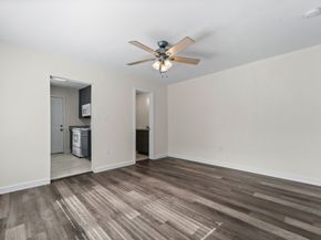 1615 Mckee Street, Houston TX 77009