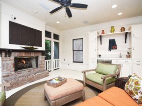 209 E Woodland Street, Houston TX 77009