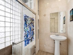 220 Marshall Street, Houston TX 77006