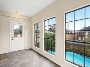 220 Marshall Street, Houston TX 77006