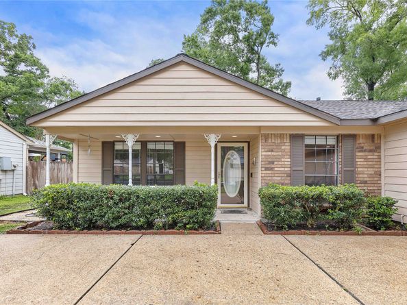5302 Manor Oaks Drive, Houston TX 77339