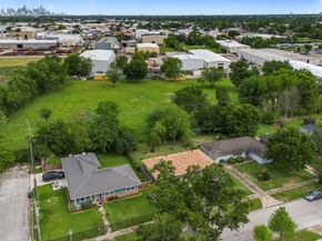 6807 Kingsway Drive, Houston TX 77087