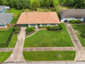 6807 Kingsway Drive, Houston TX 77087