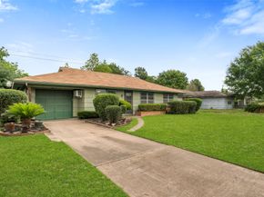 6807 Kingsway Drive, Houston TX 77087