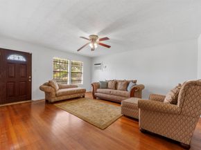 6807 Kingsway Drive, Houston TX 77087