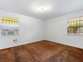 6807 Kingsway Drive, Houston TX 77087