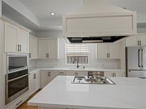 98 E Beckonvale Circle, The Woodlands TX 77382