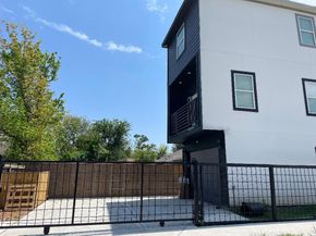 201 E 37th Street, Houston TX 77018