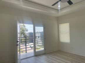 201 E 37th Street, Houston TX 77018