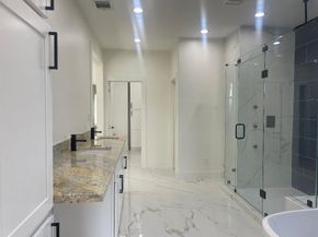 201 E 37th Street, Houston TX 77018