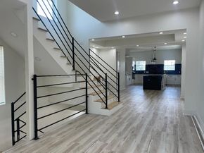 201 E 37th Street, Houston TX 77018