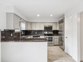 1077 Country Place Drive 1077, Houston TX 77079