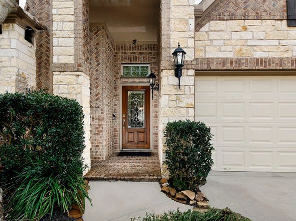 18 Estherwood, The Woodlands TX 77354