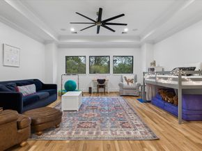 1260 Candlelight Lane, Houston TX 77018
