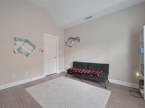 24 Versante Court, Houston TX 77070