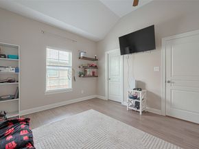 24 Versante Court, Houston TX 77070