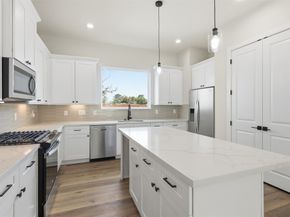 9405 Hammerly Boulevard C, Houston TX 77080