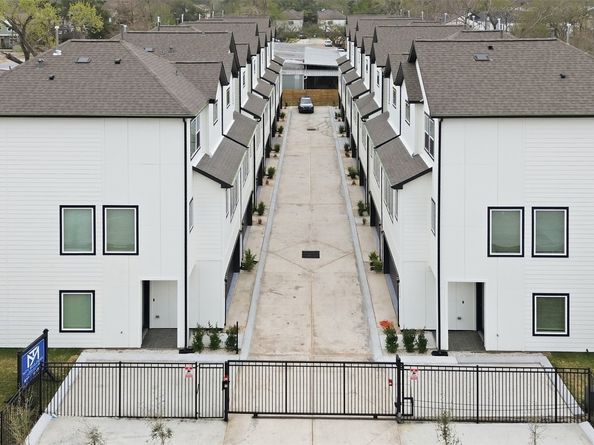 9405 Hammerly Boulevard C, Houston TX 77080