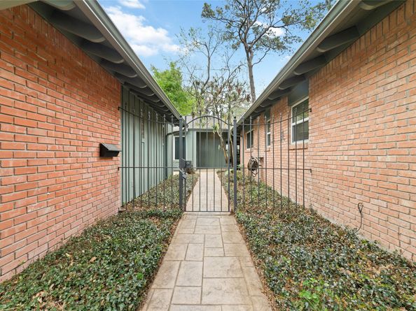 1626 Conrad Sauer Drive, Houston TX 77043