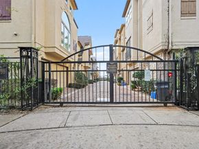 2715 Sherwin Street, Houston TX 77007
