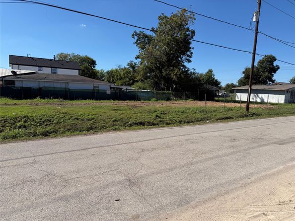 6417 Bobby Burns Street, Houston TX 77028