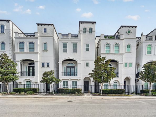 2711 Kennedy Street, Houston TX 77003