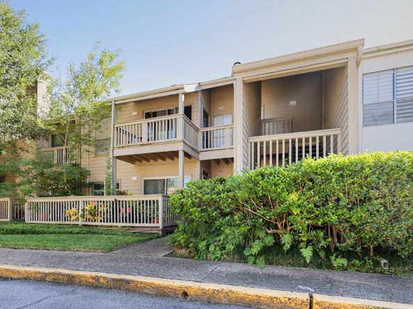 2100 Tanglewilde Street 384, Houston TX 77063