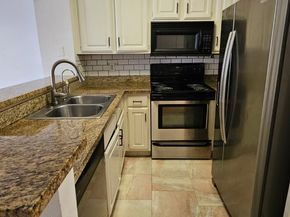 2425 Holly Hall Street 91, Houston TX 77054