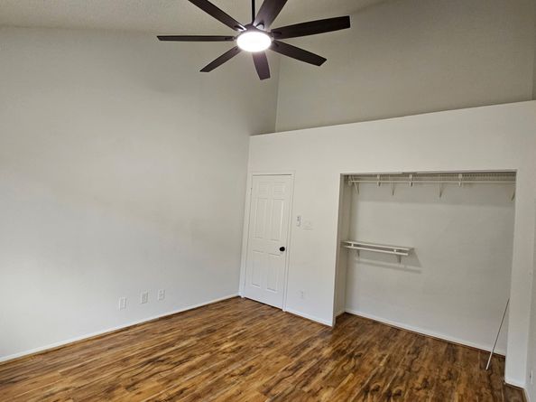 2425 Holly Hall Street 91, Houston TX 77054