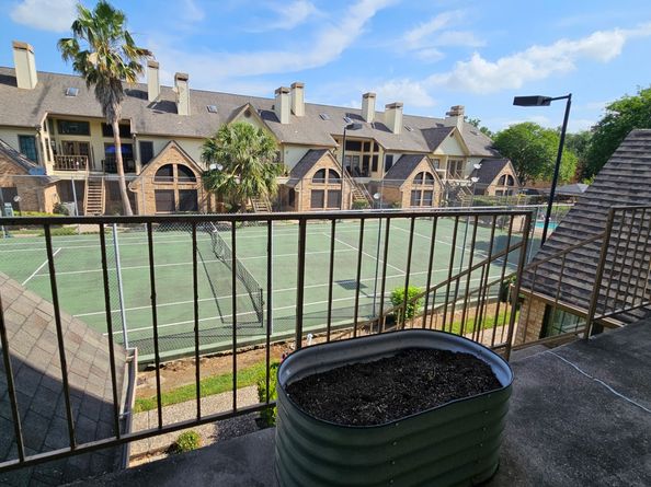 2425 Holly Hall Street 91, Houston TX 77054