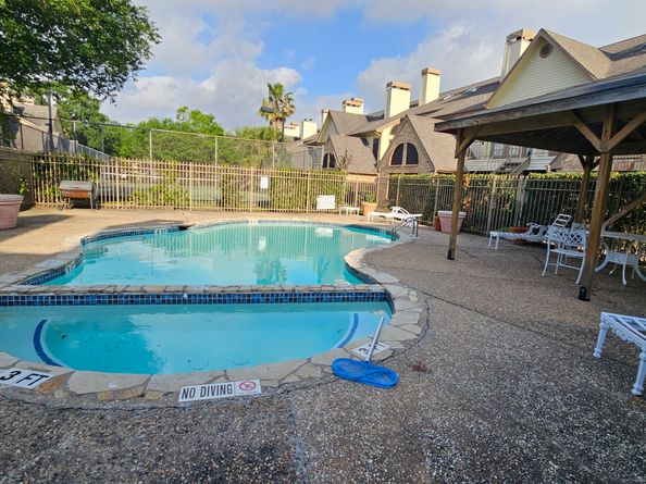 2425 Holly Hall Street 91, Houston TX 77054