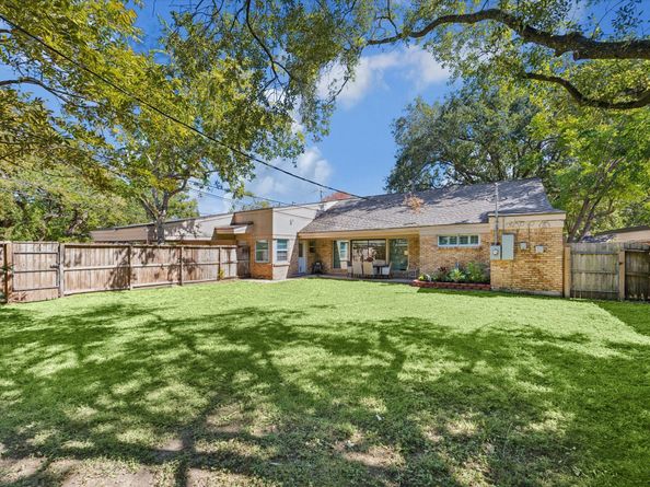 10902 Mullins Drive, Houston TX 77096