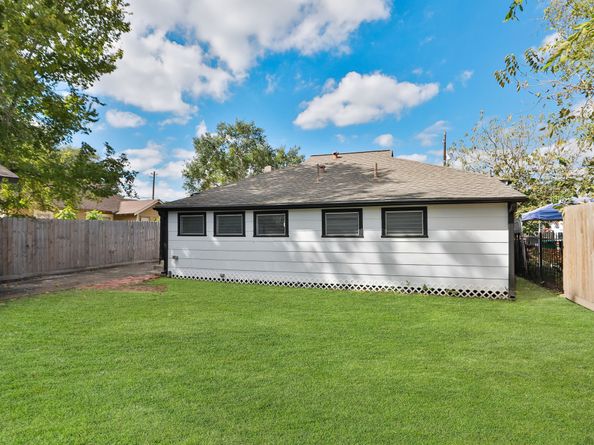 207 Cosmos Street, Houston TX 77009