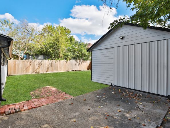 207 Cosmos Street, Houston TX 77009