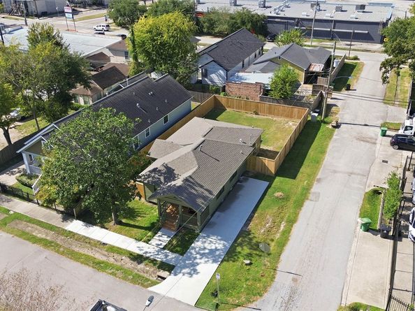 1415 Tabor Street, Houston TX 77009