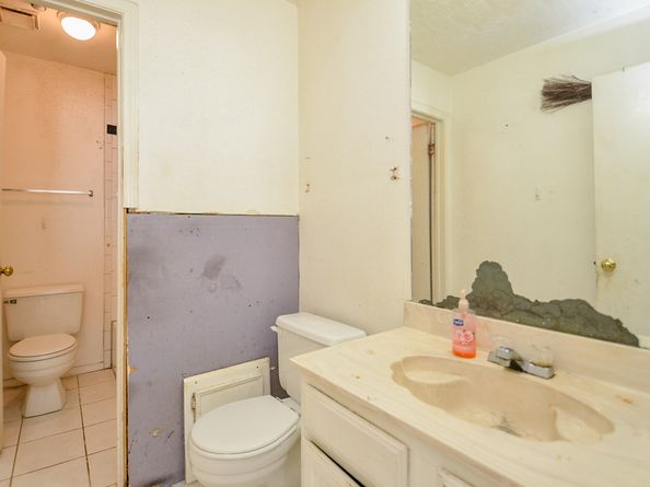 12534 Warrenwood dr, Houston TX 77066