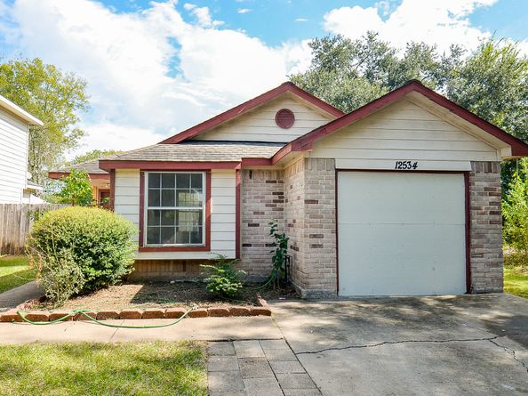 12534 Warrenwood dr, Houston TX 77066