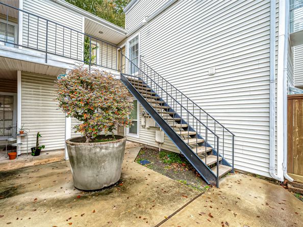 9809 Richmond Avenue C8, Houston TX 77042